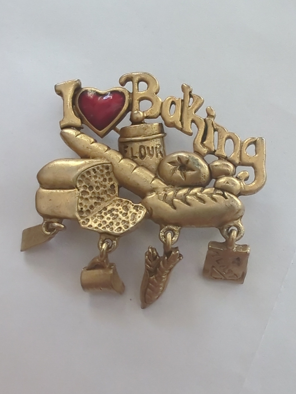 I Love Baking Gold-Tone Pin Brooch Baker Kitchen Cook Red Heart Danecraft